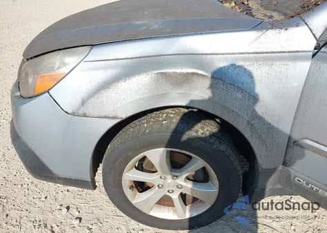 2014 Subaru Outback 2.5I Limited z USA, uszkodzony, nr VIN 4S4BRCNC2E3309926